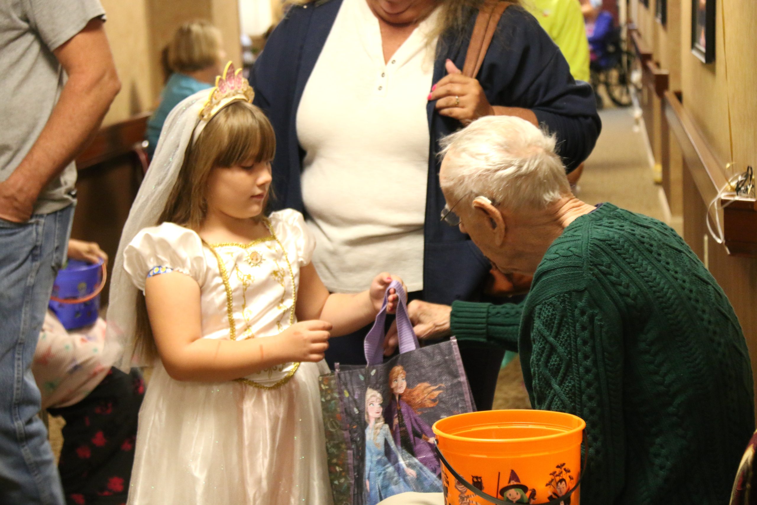 Halloween begins in Ashland with trickortreating at The Inn at Ashland Woods